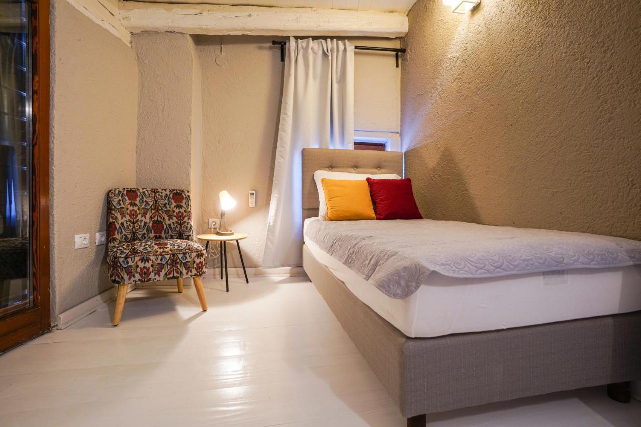Deluxe Casa Flores With Sea View & Terrace Appartamento Rovigno