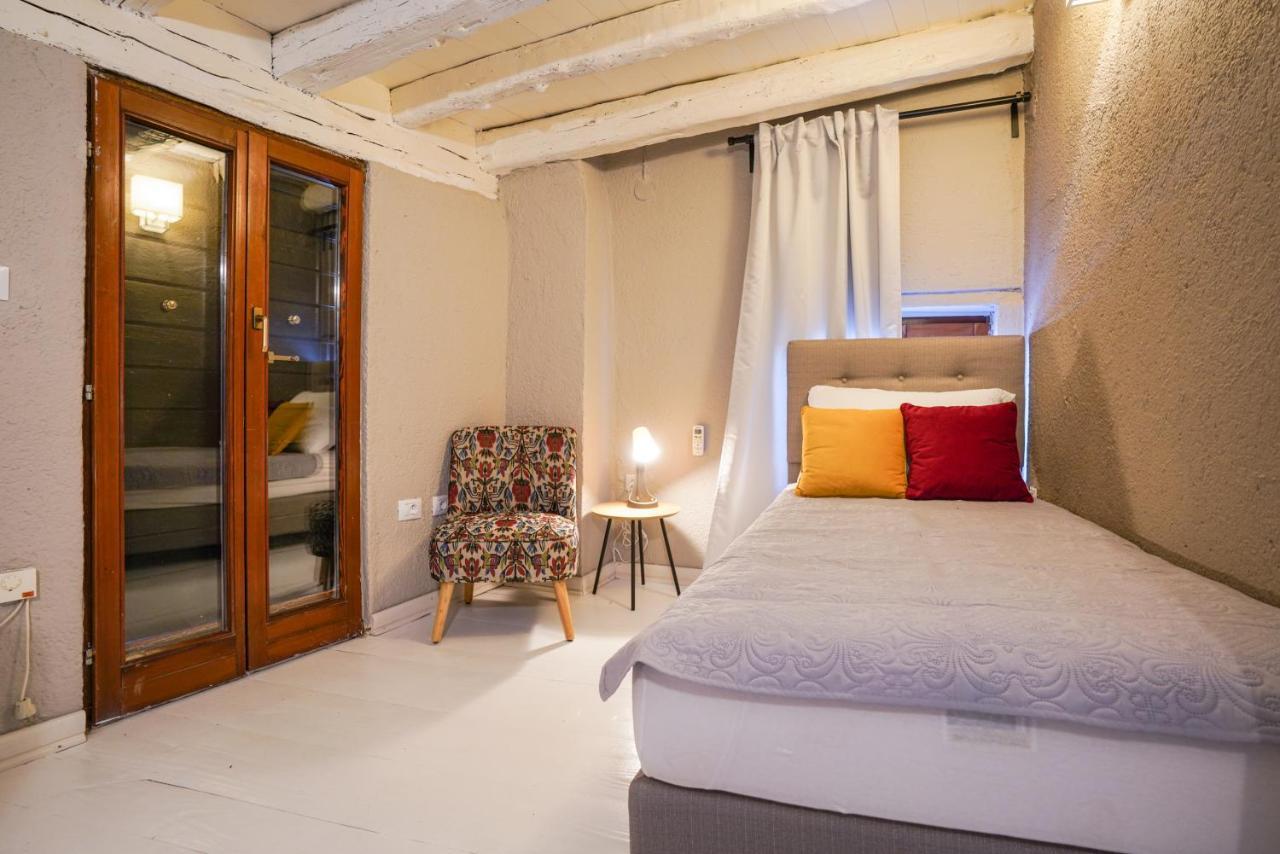 Deluxe Casa Flores With Sea View & Terrace Appartamento Rovigno