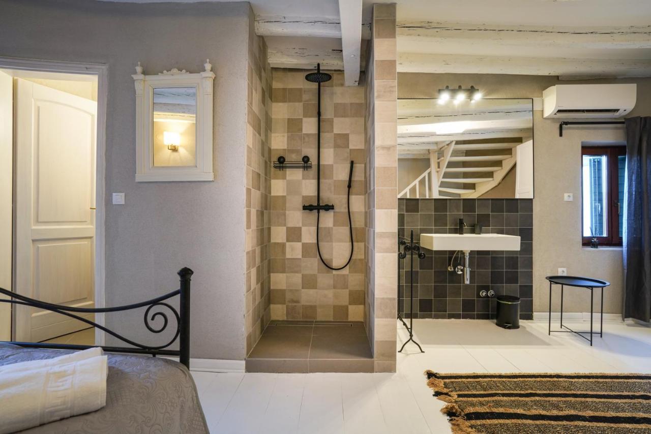 Deluxe Casa Flores With Sea View & Terrace Appartamento Rovigno